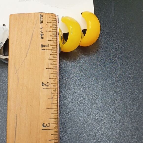 YELLOW silver white chunky hoop earrings - Picture 4 of 6